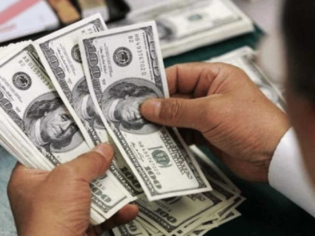 El dólar cayó y rompió el piso de los $ 45 en Banco Nación