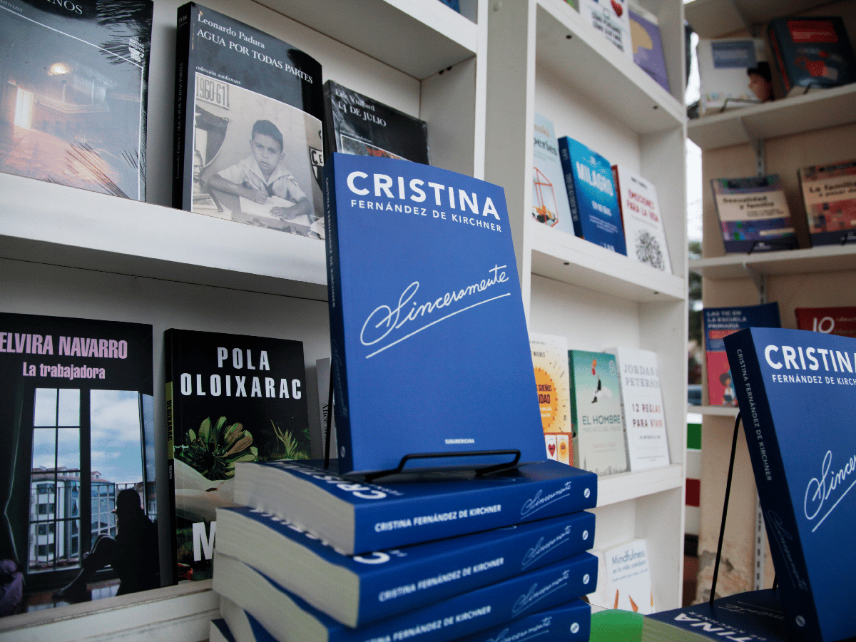 "Sinceramente", de Cristina Kirchner, continúa liderando el ranking de los libros más vendidos