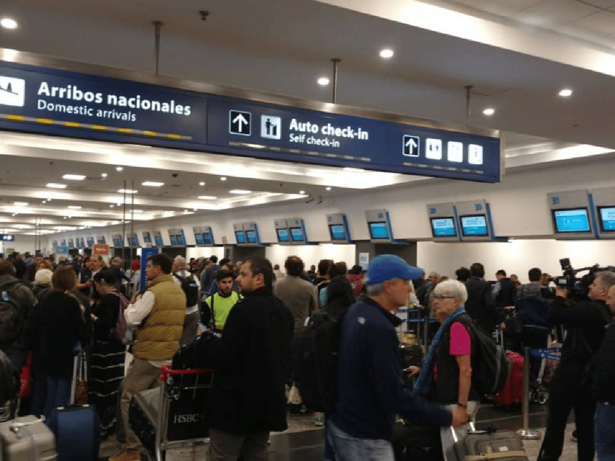 Cancelaron 57 vuelos en Aeroparque por una medida gremial