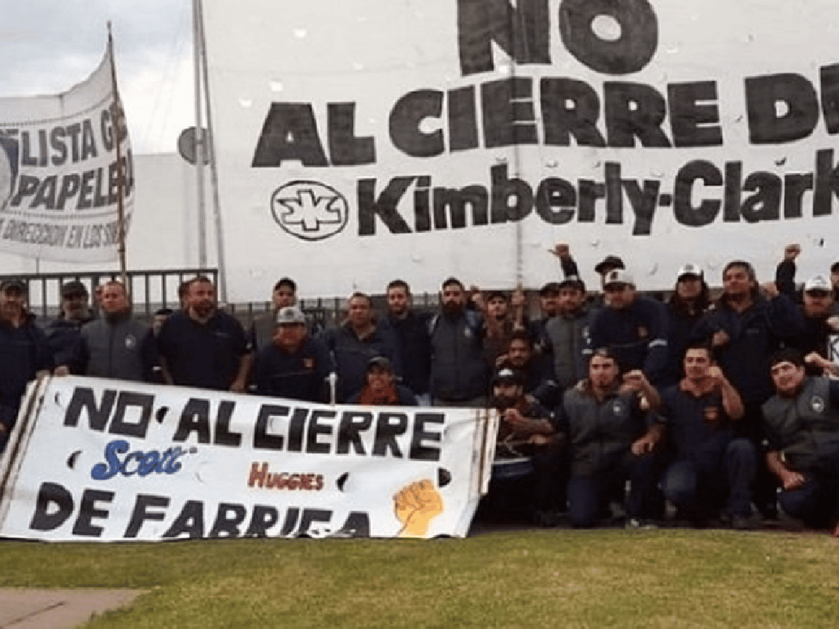 Brutal desalojo contra los trabajadores de Kimberly Clark en Bernal