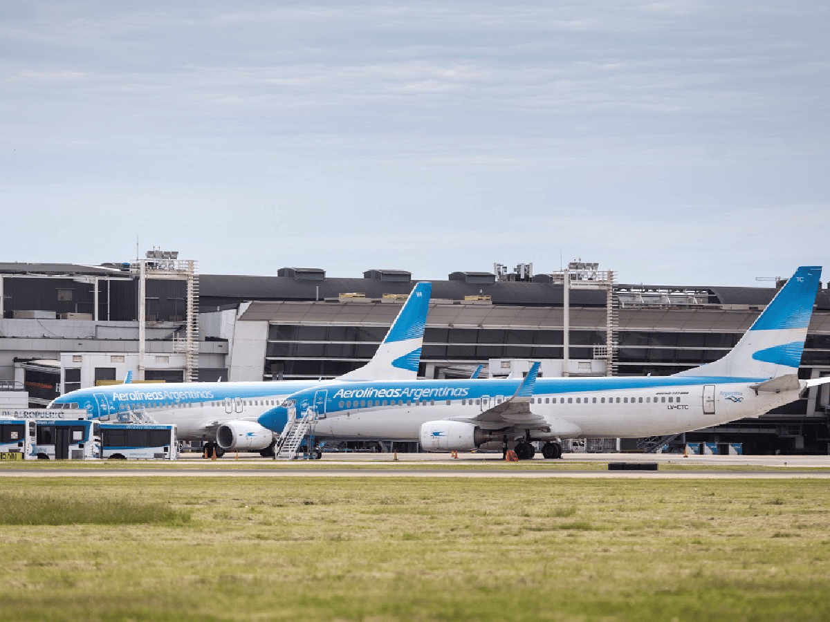 Cinco gremios rechazan las suspensiones y el recorte salarial en Aerolíneas