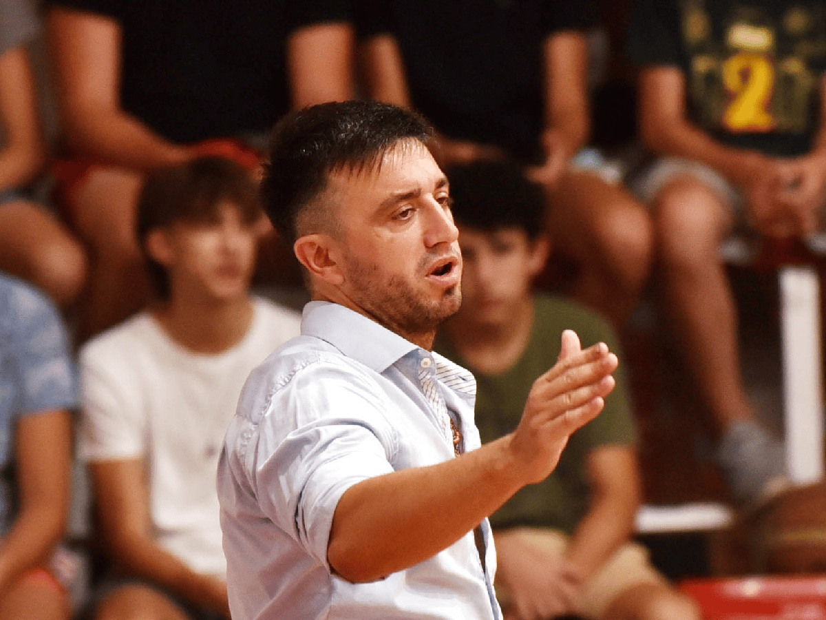 Sebastián Torre sigue siendo el entrenador de San Isidro 