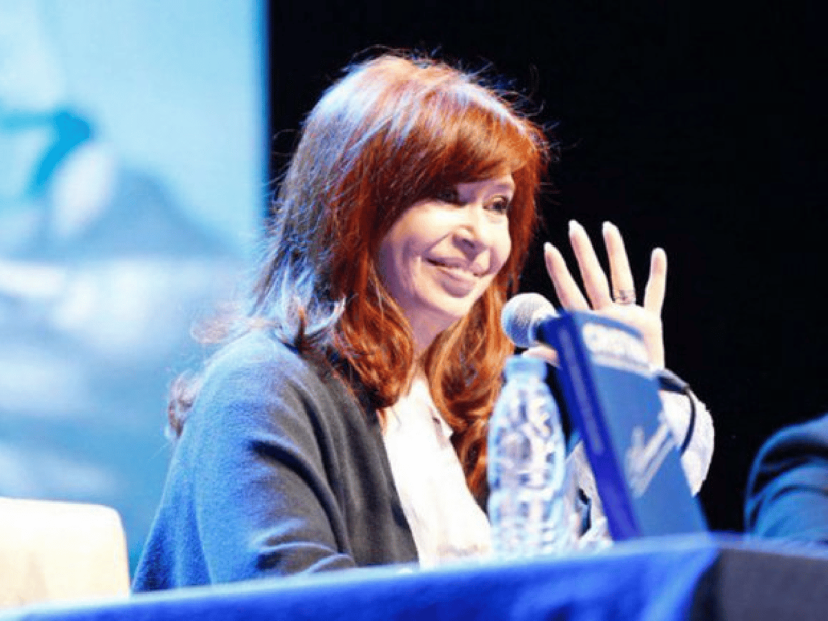 Cristina Kirchner pidió a fiscales que no "se vayan de la mesa hasta que se cuente el último voto"