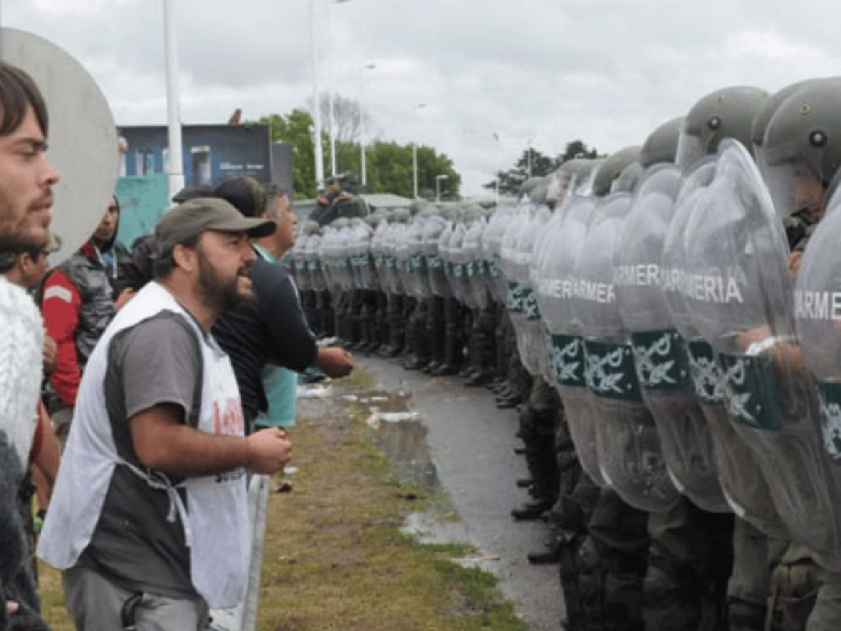 Buenos Aires: reprimieron a trabajadores de Cresta Roja que cortaban una ruta 