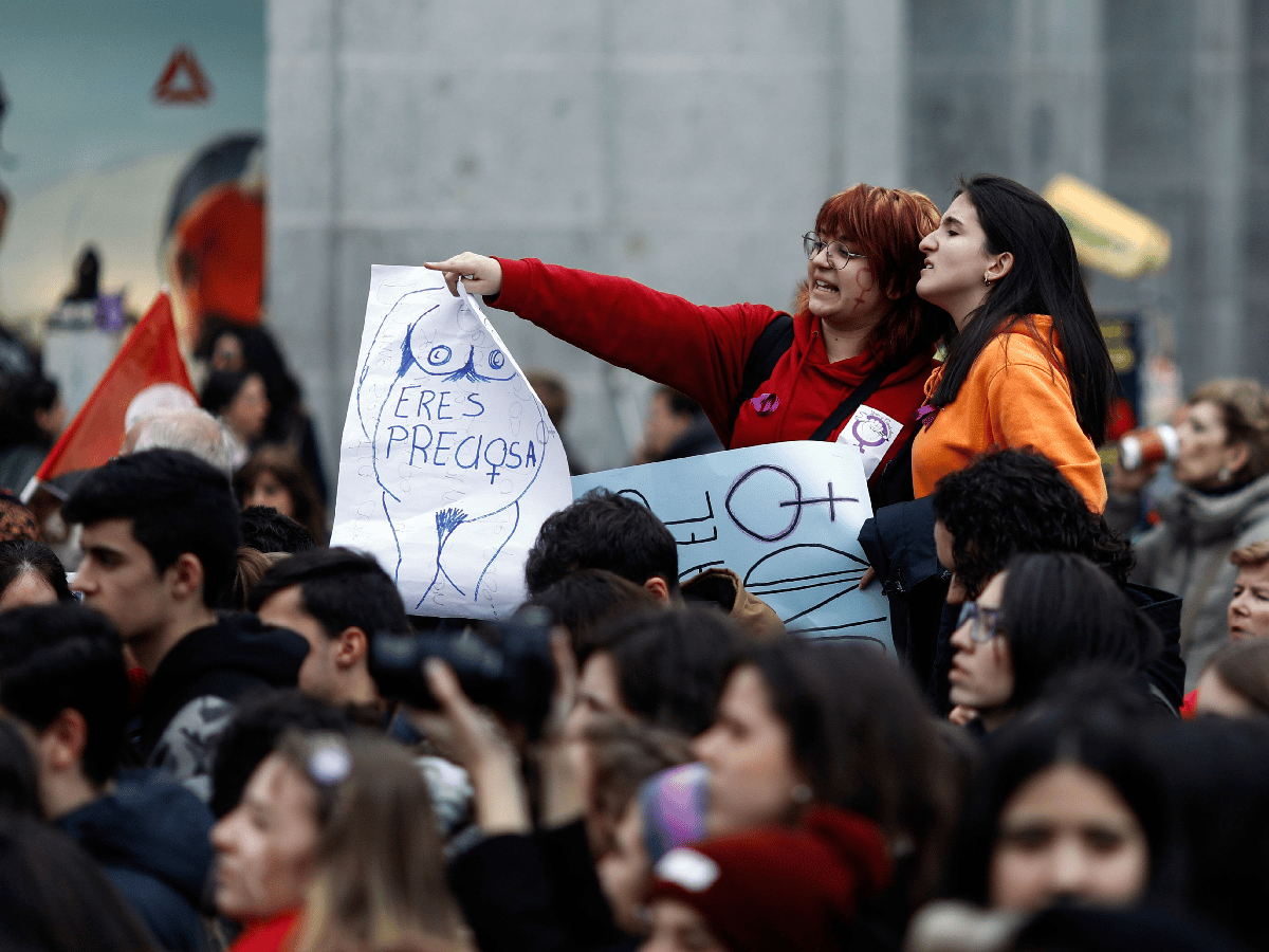 Con una inédita huelga y masivas marchas, España se movilizó por las mujeres