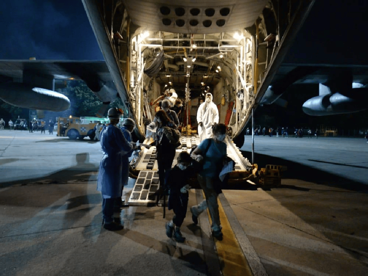 Dos aviones Hércules trajeron de regreso a 140 argentinos desde Perú