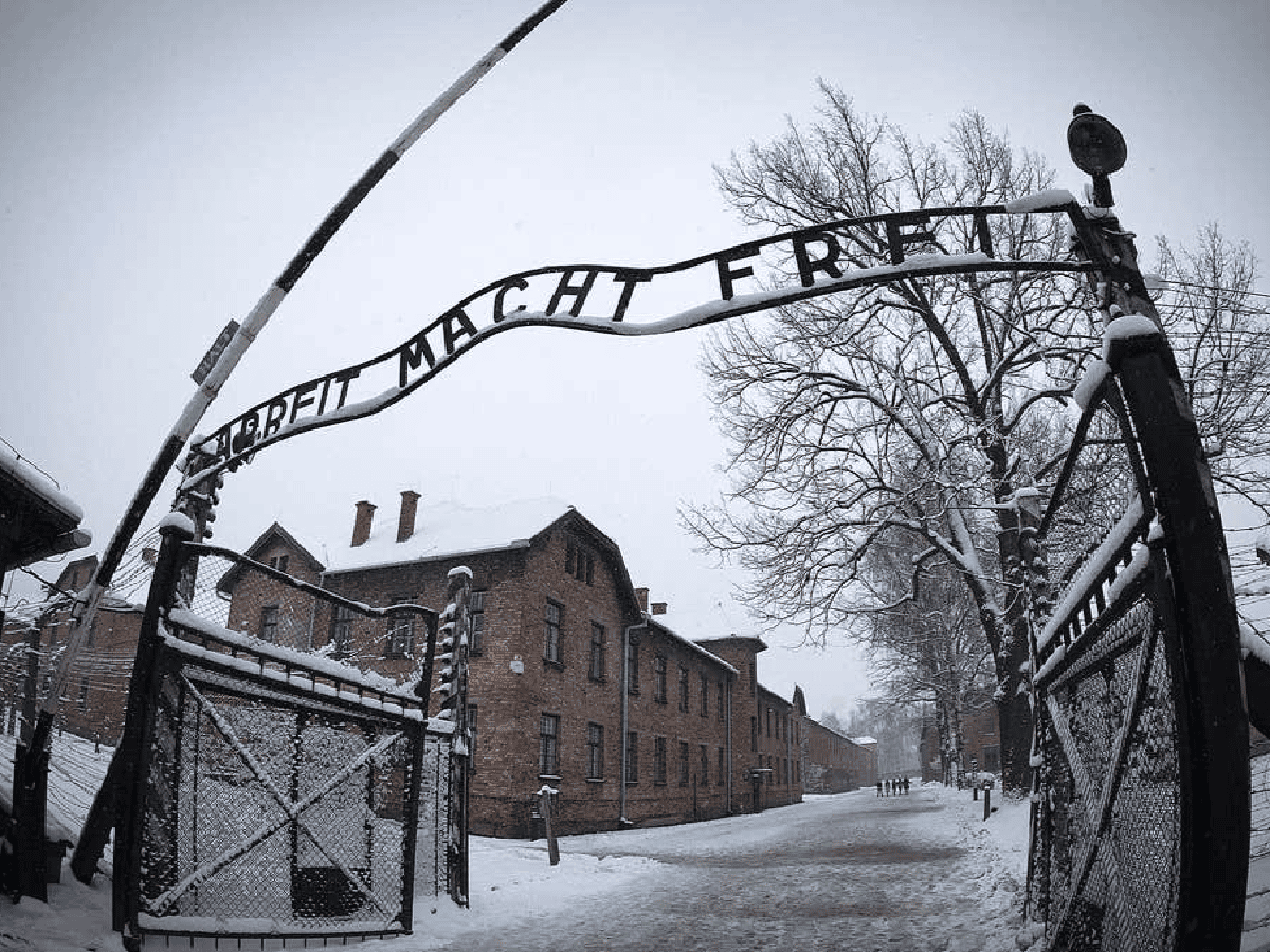 Una novela escrita por un sobreviviente de Auschwitz en cautiverio recorre el mundo