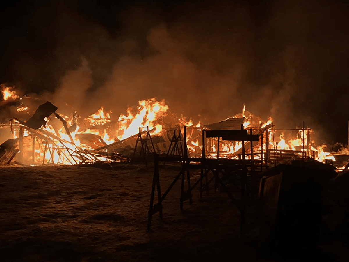 Un incendio consumió una confitería de Cerro Chapelco