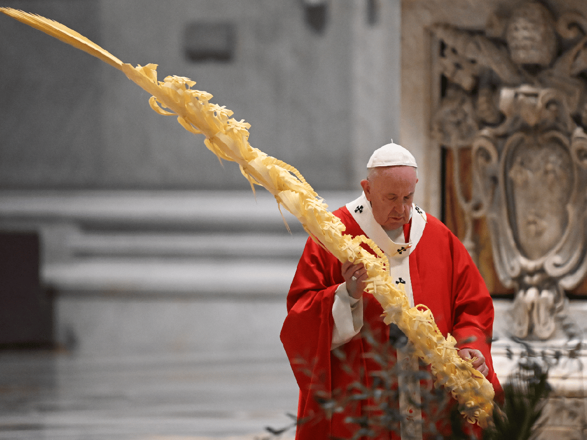 El papa celebró sin fieles el Domingo de Ramos: "Los verdaderos héroes no son los que tienen dinero, fama o éxito"