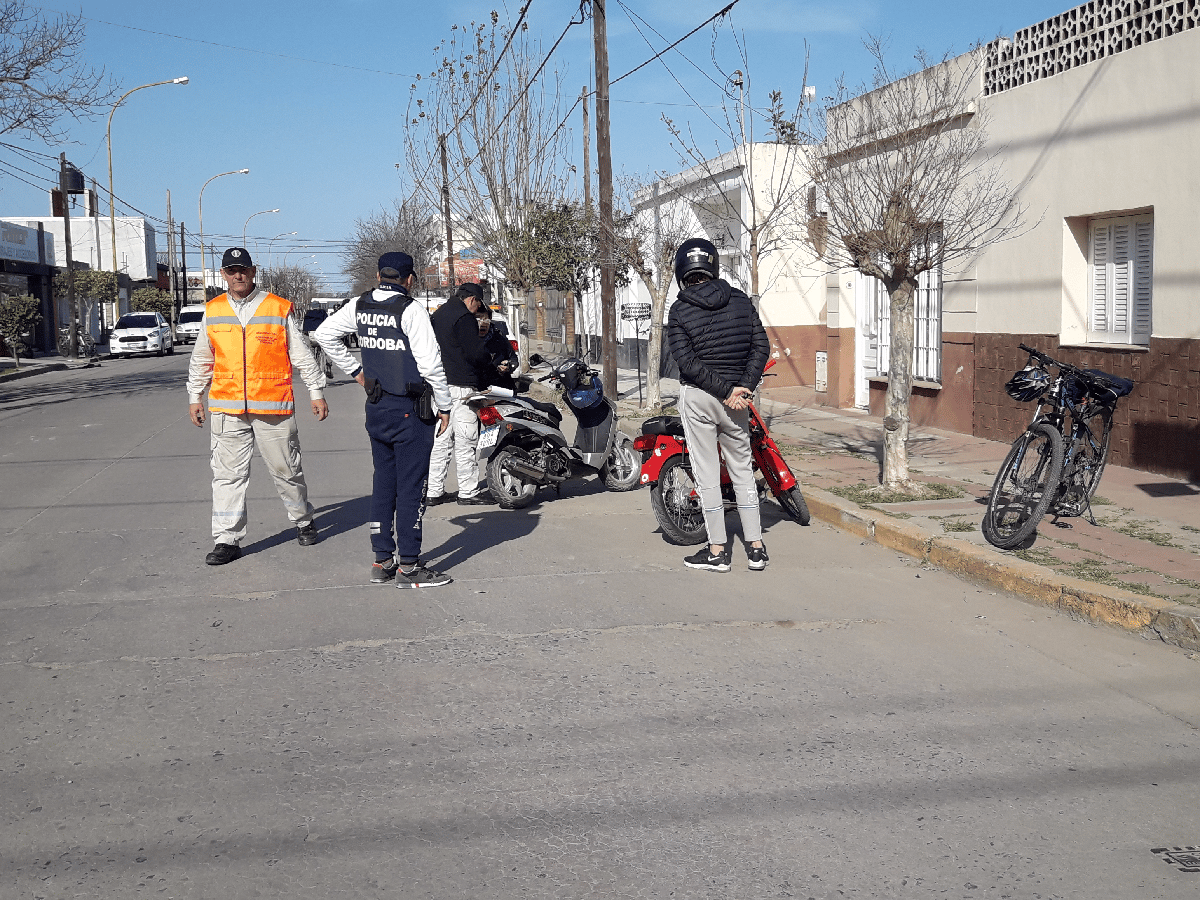 Secuestran 20 motos en control de tránsito en barrio Roca