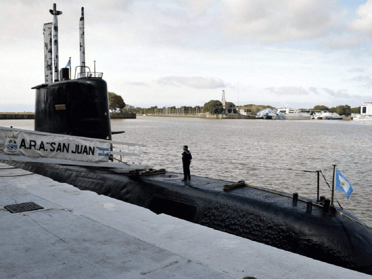 Pidieron el pase a retiro del jefe  de la Armada al cumplirse un mes  de la desaparición del submarino  