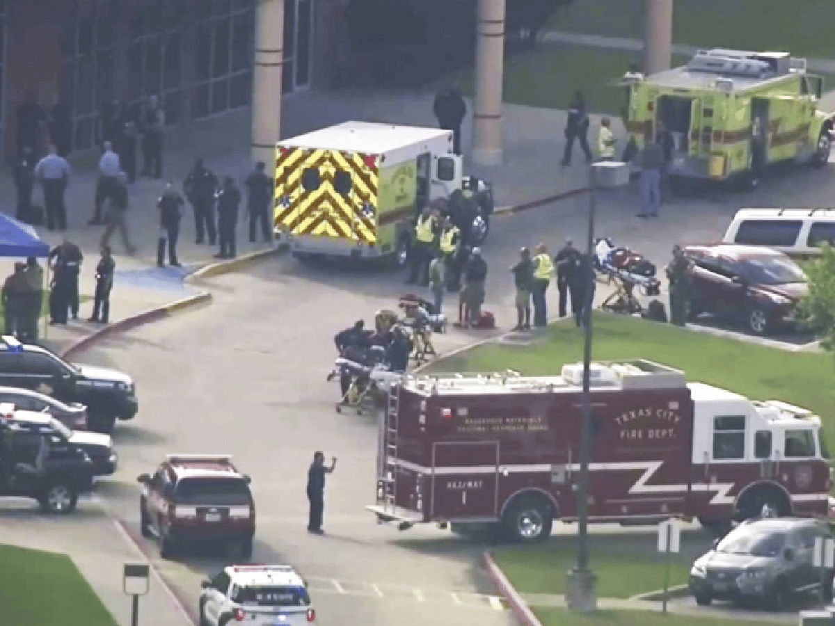 Al menos 10 muertos por un tiroteo en una escuela de Texas