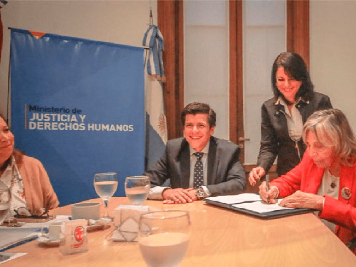 Córdoba digitalizará actas de la dictadura para buscar a los nietos desaparecidos
