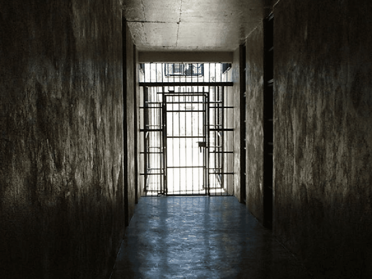 Se fugaron por un túnel unos 90 presos de una cárcel