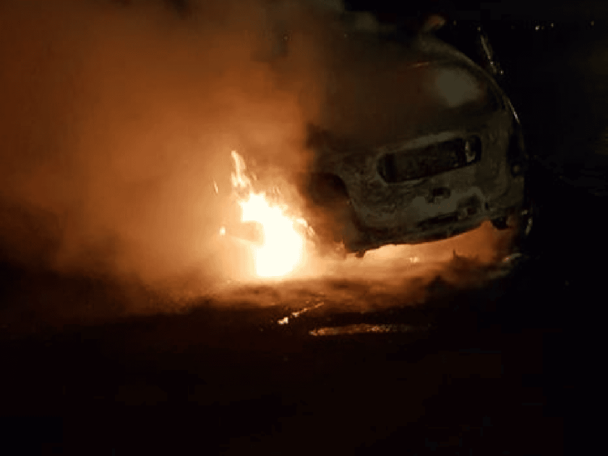 Colisión e incendio de un vehículo en la zona rural