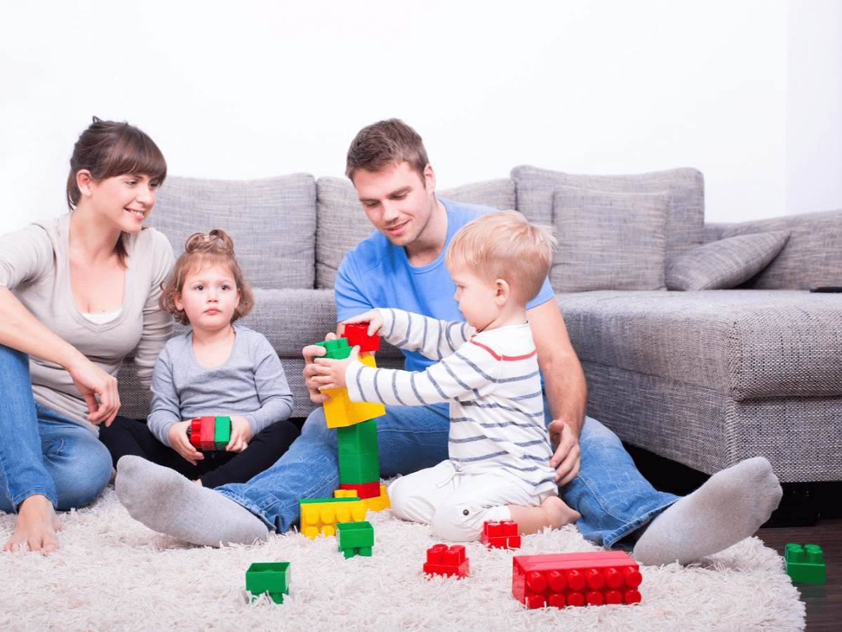 Día del niño y la niña: ¿juegos y juguetes o tiempo para jugar?