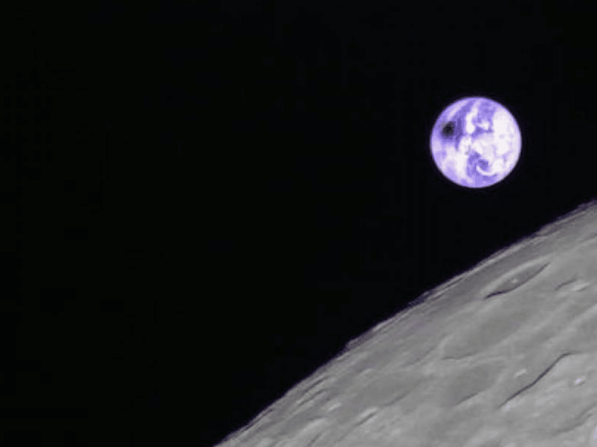 Así se vio desde la Luna: la foto del eclipse que tomó un microsatélite chino