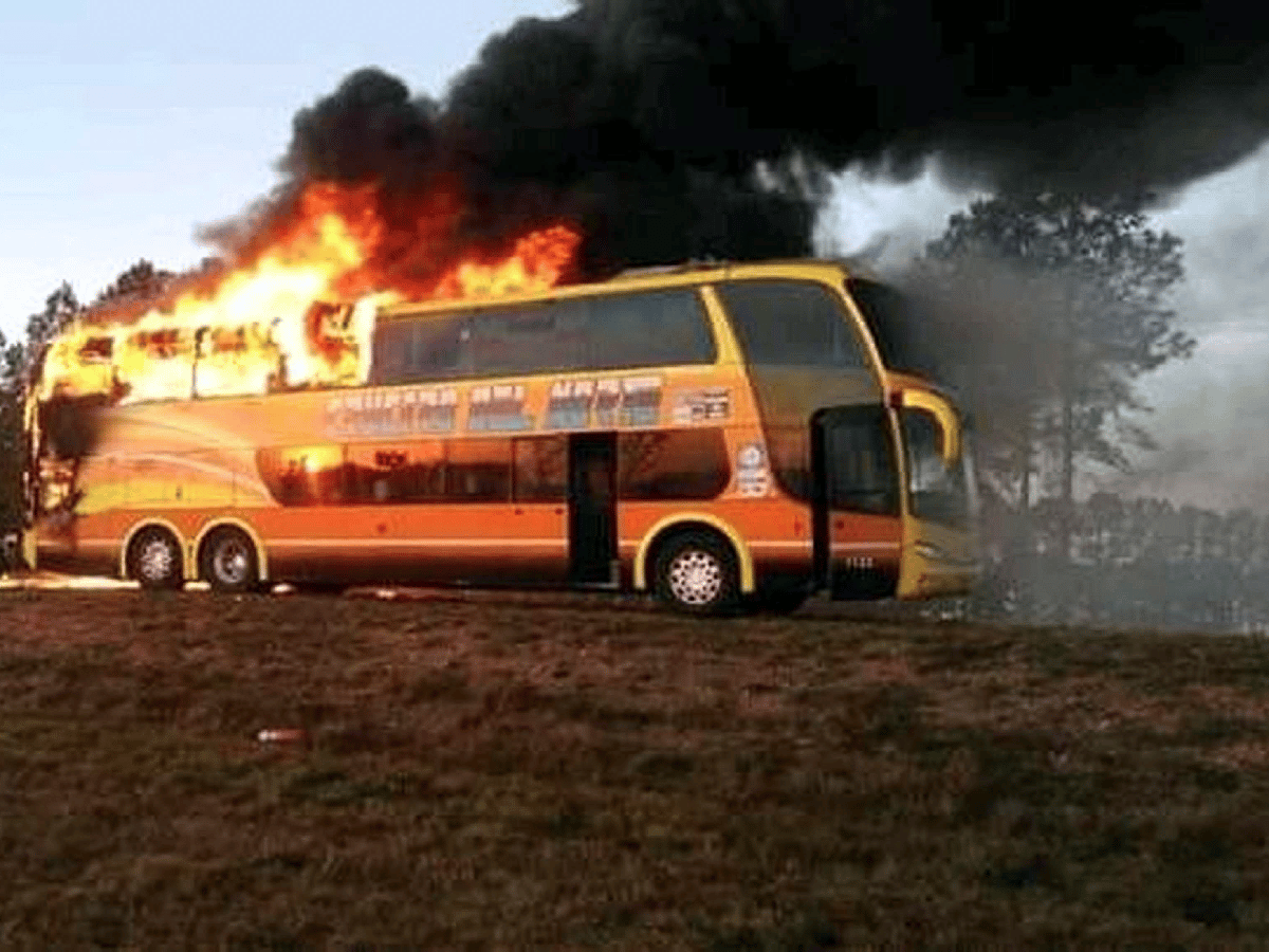 Corrientes: se incendió un colectivo pero los pasajeros lograron bajar a tiempo 