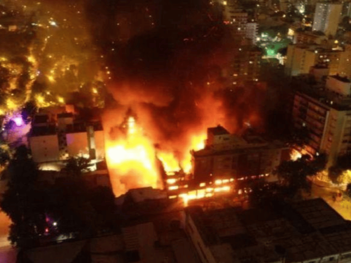 Gran incendio en un mayorista en Mar del Plata, evacuaron a cerca de 100 vecinos