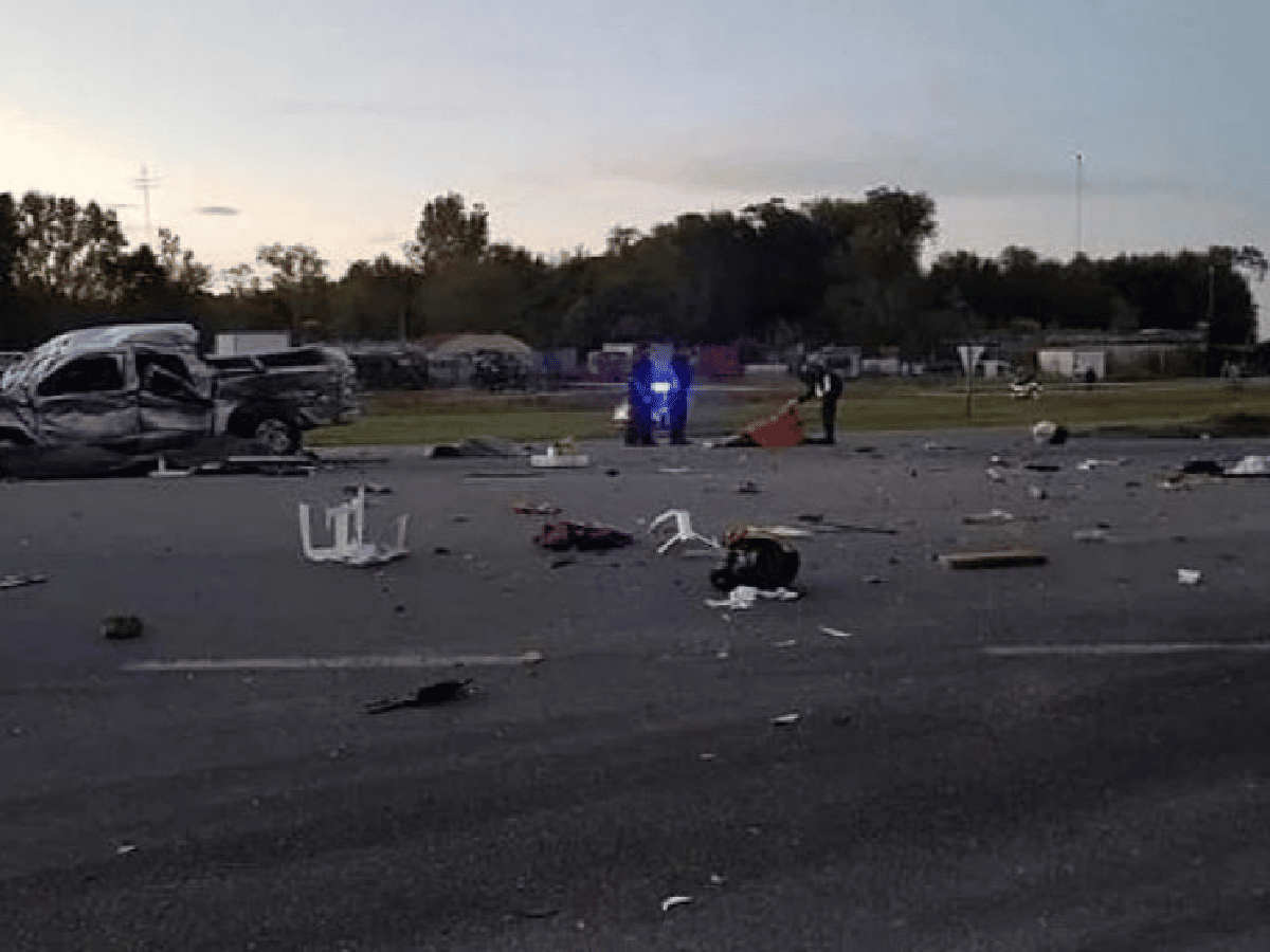 Iban 16 en una camioneta que chocó: nueve muertos