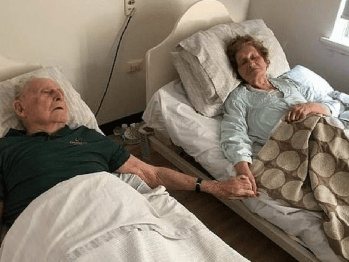 Abuelitos fallecieron tomados de la mano después de 70 años de casados