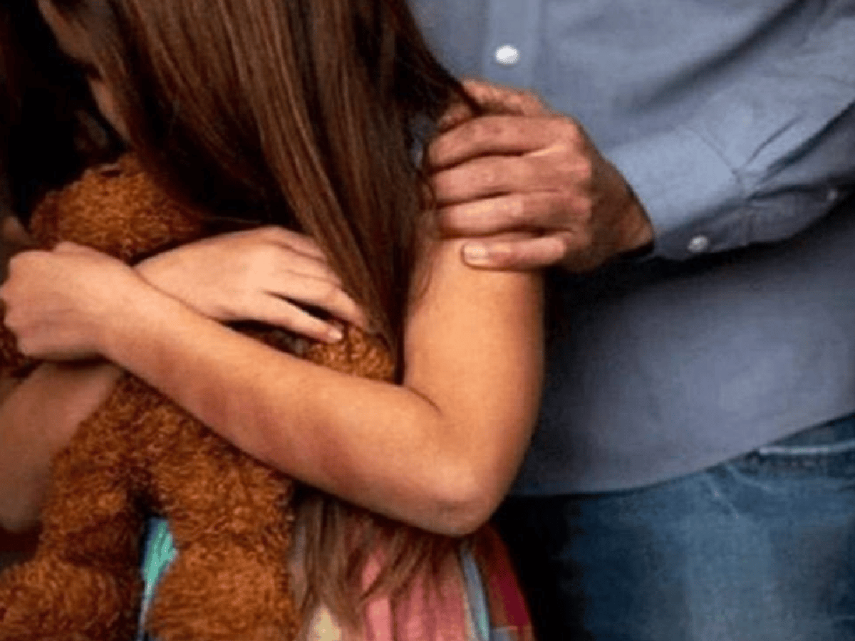 40 años de prisión por abusar de su hijastra durante 9 años