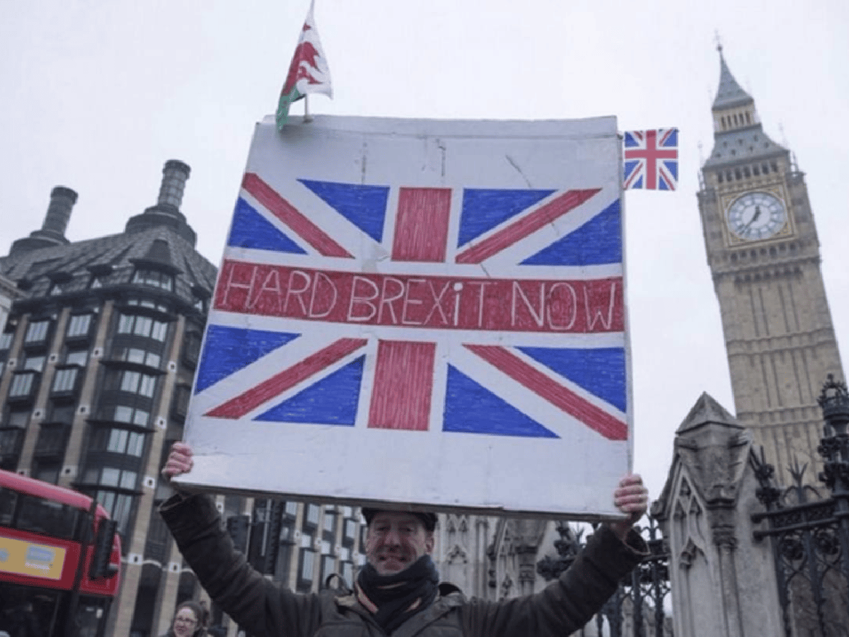 El Parlamento británico rechazó el acuerdo del Brexit