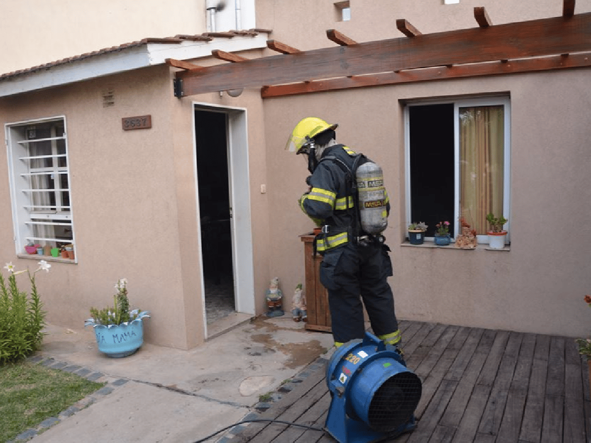 Incendio afectó cocina de vivienda en barrio Ciudad