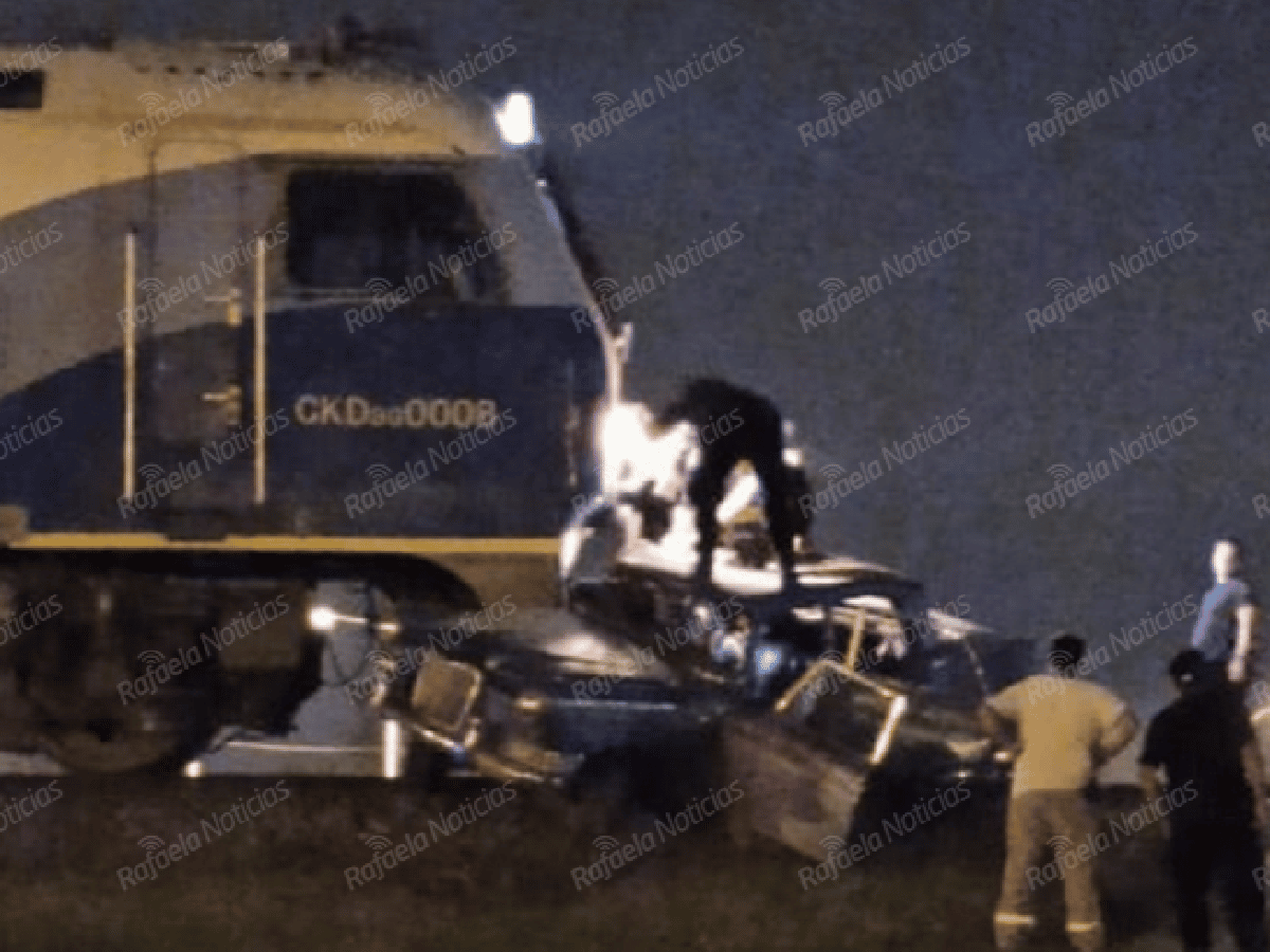 Rafaela: un tren embistió a un auto y falleció un adolecente