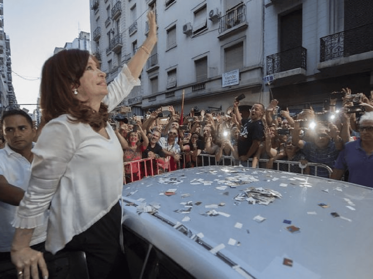 [EN VIVO] Cristina Kirchner se lanzaría como candidata a presidenta esta noche