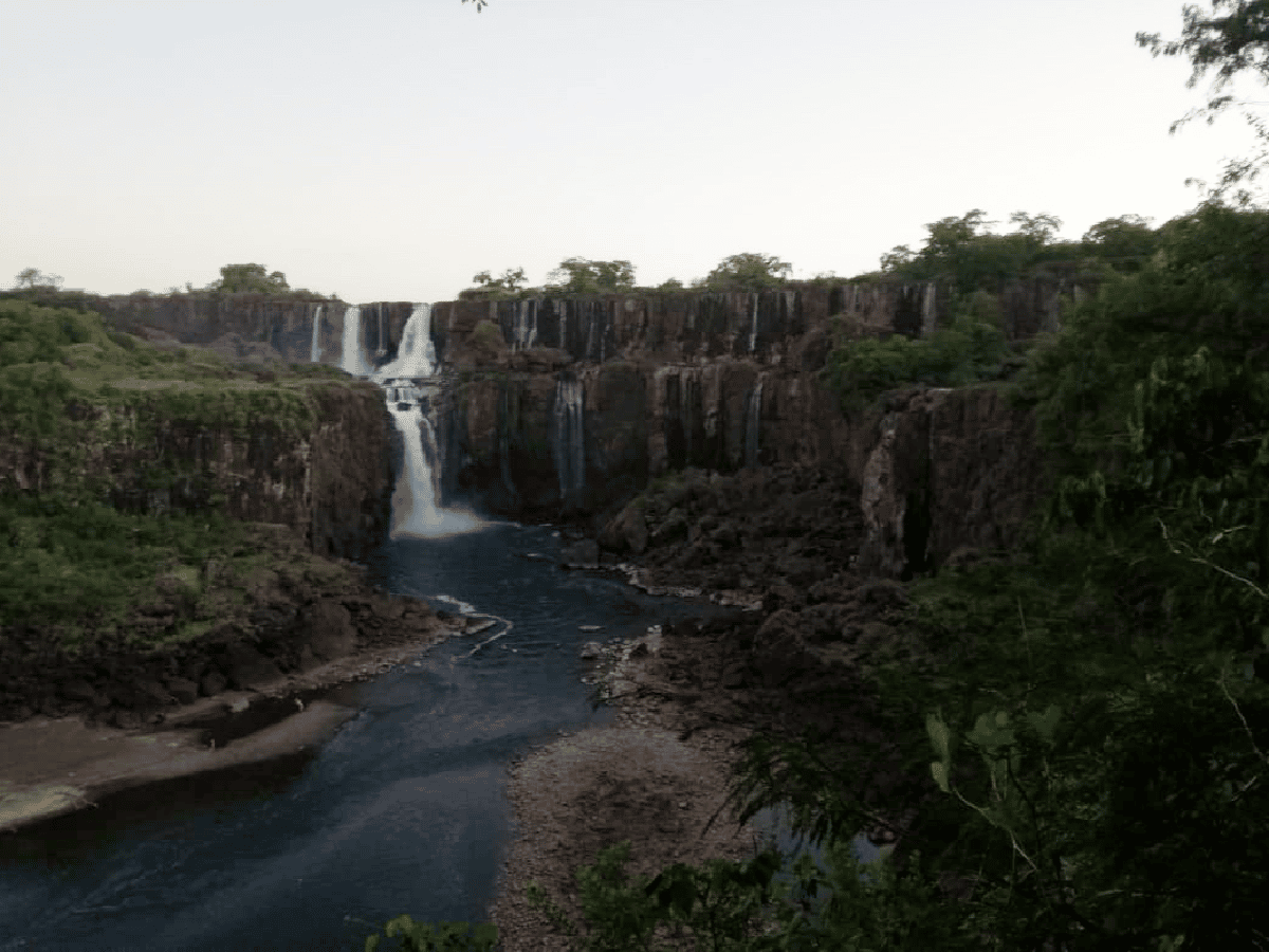 Impactante postal de las Cataratas del Iguazú: su caudal marcó una bajante histórica 