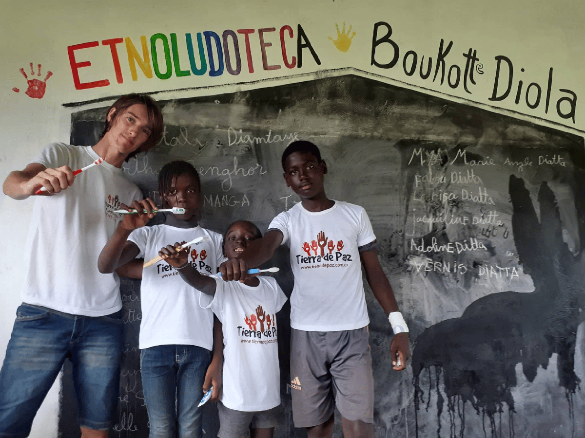 “Escuelas de Paz”, el proyecto de Las Varillas que viajó a África  