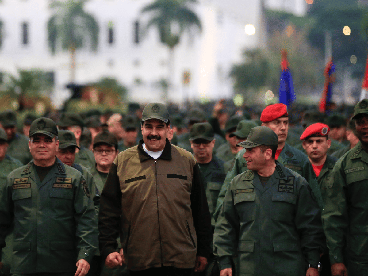 Maduro llamó a los militares a combatir a "cualquier golpista"
