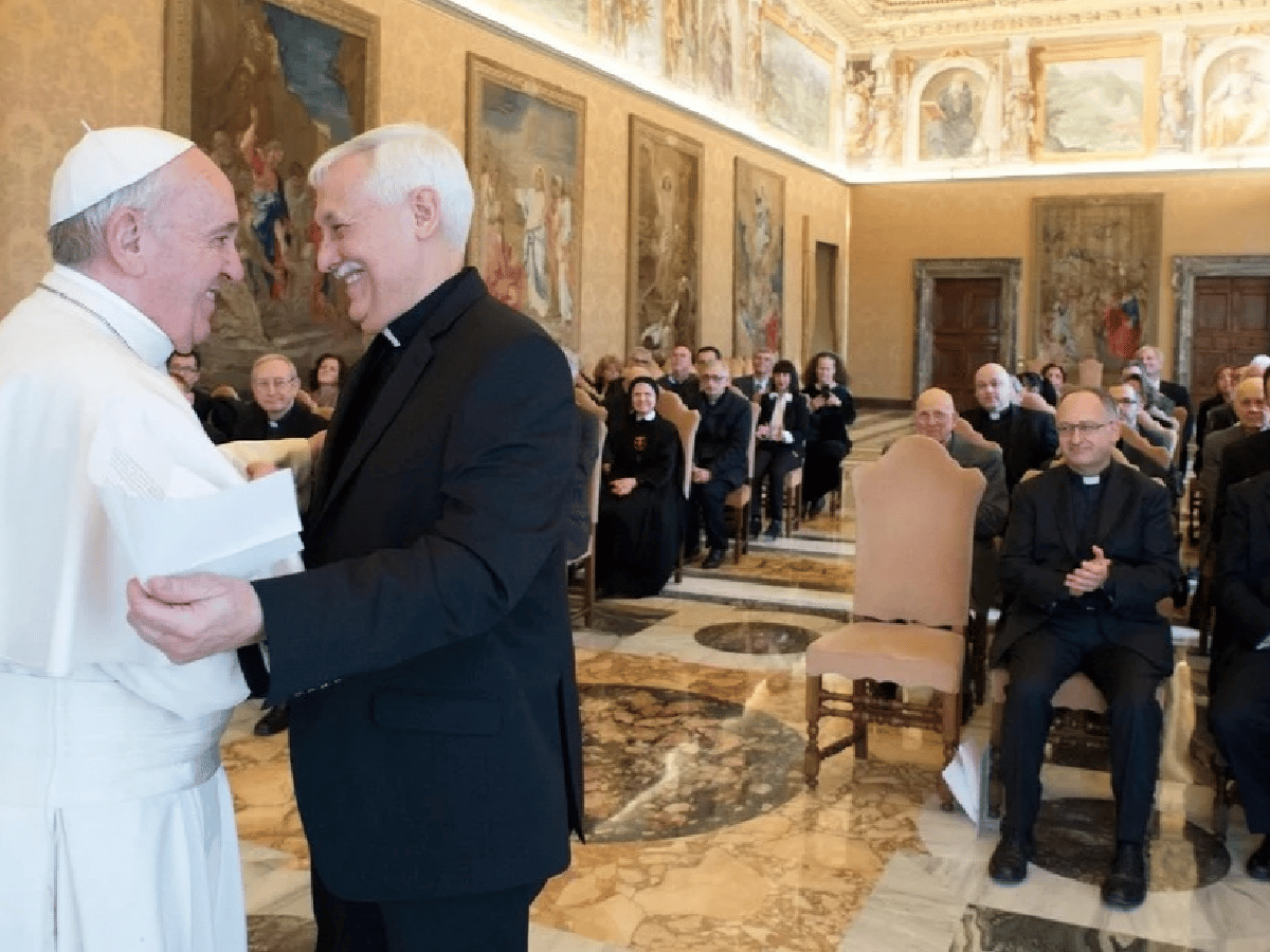 El “Papa negro” jesuita denuncia un complot para obligar a Bergoglio a renunciar