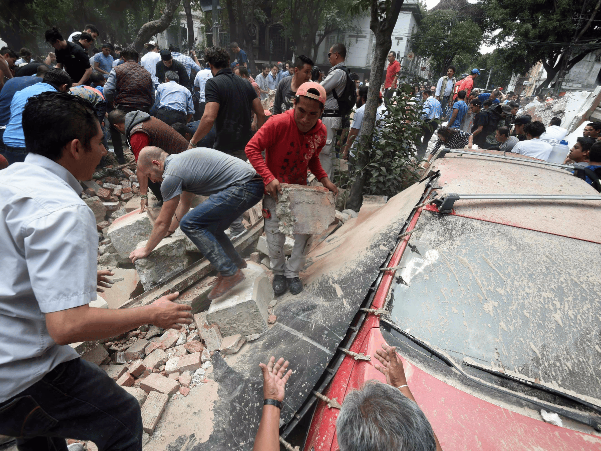 Asciende a 217 la cifra de muertos por el potente terremoto en México