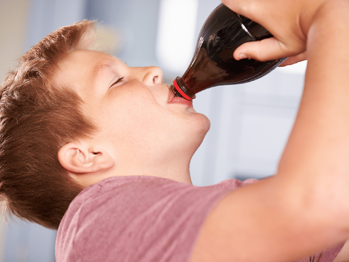 El 48% de los niños y niñas toman dos vasos al día de bebidas azucaradas, según un estudio