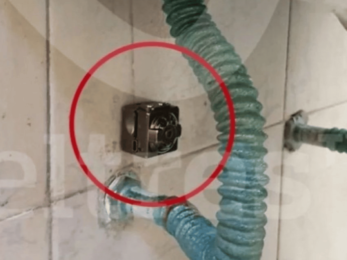 Despiden a un empleado municipal por poner una cámara en el baño de mujeres