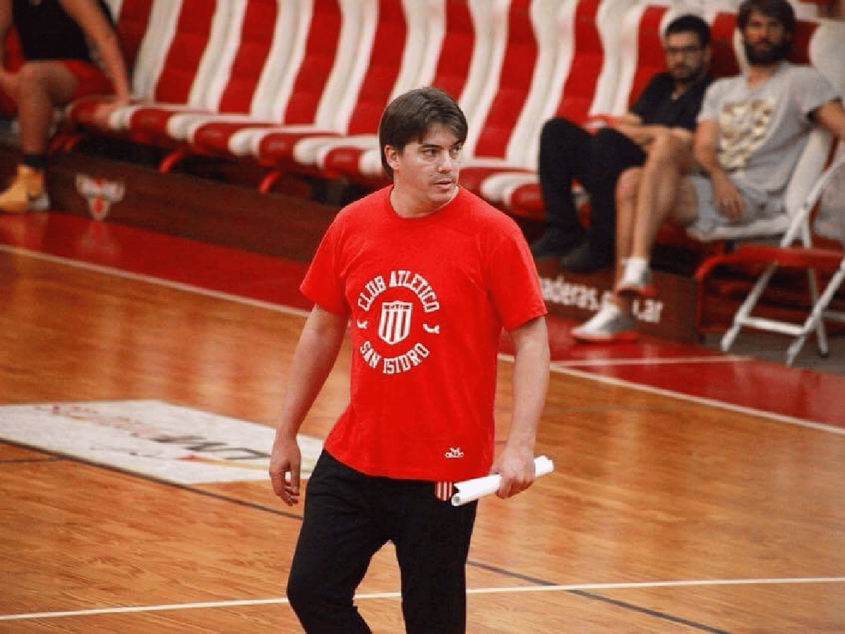Julián Pagura dejó de ser el entrenador de San Isidro