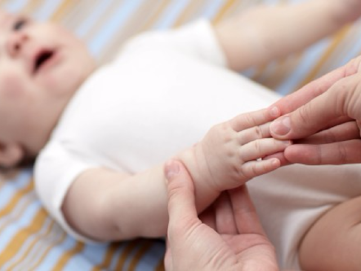 ¿Por qué se produce la parálisis braquial en  un bebé recién nacido?