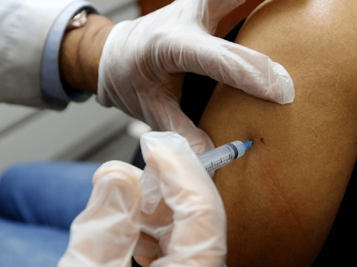 Frontera también vacuna contra la fiebre amarilla        