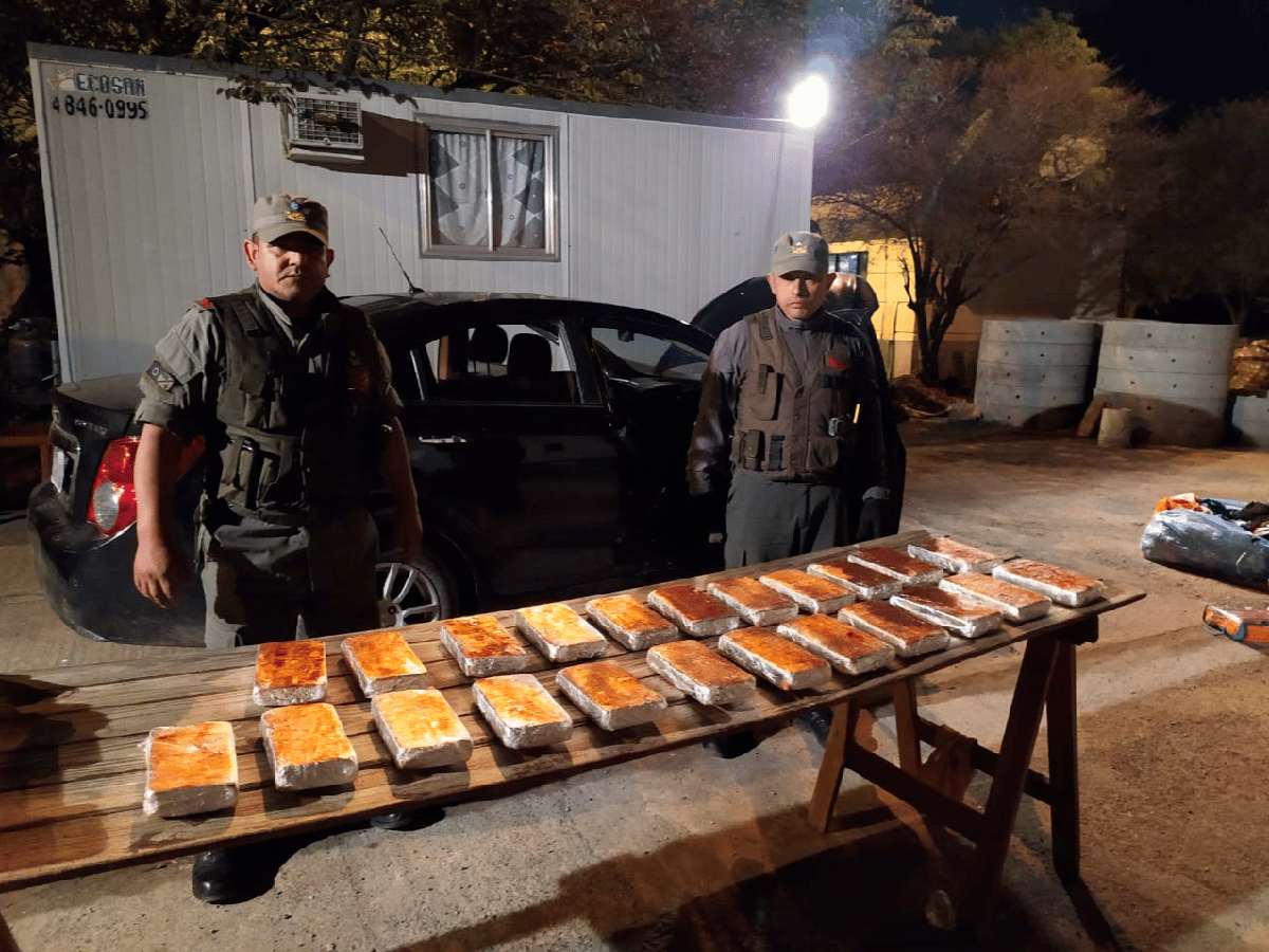 Salta: llevaban 24 kilos de cocaína en el aire acondicionado del auto