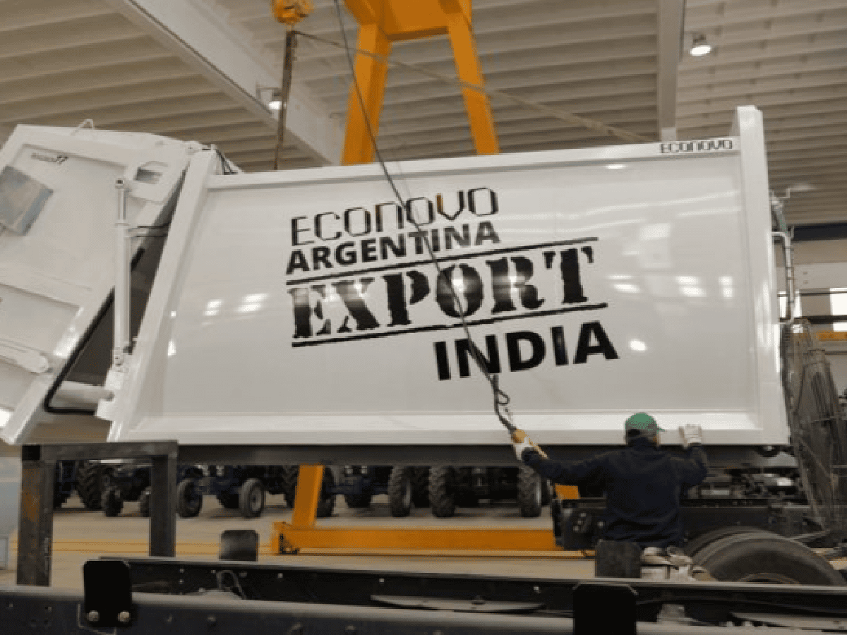 Una empresa de Oncativo exporta camiones de residuos a la India