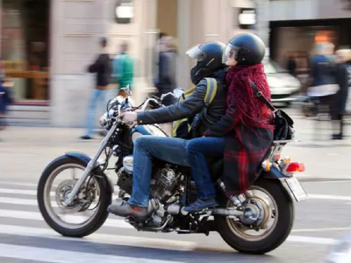 Presentaron un proyecto de ley para prohibir que vayan dos personas en una moto