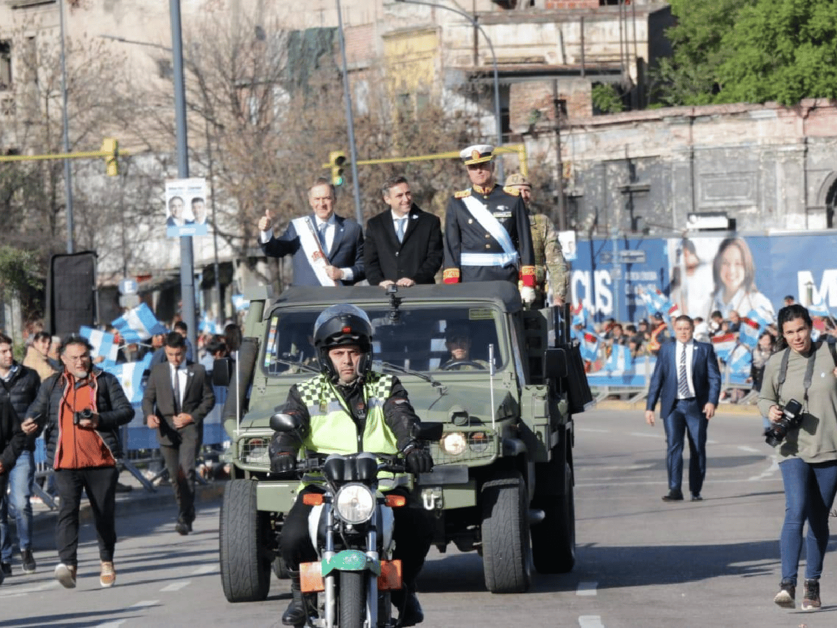 Córdoba celebró el 25 de Mayo con un desfile cívico-militar