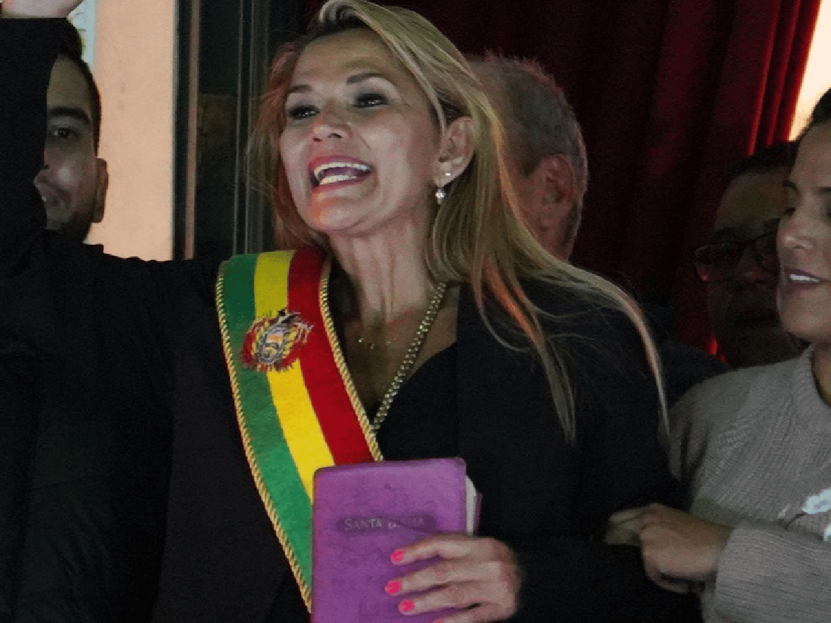 Macri no reconoce por ahora como presidenta a Jeanine Áñez