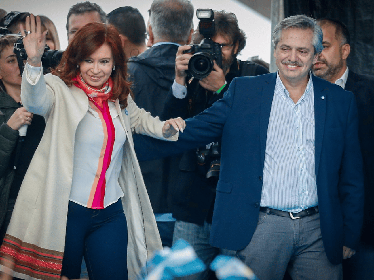 Alberto Fernández cierra su campaña en Mar del Plata junto a Cristina