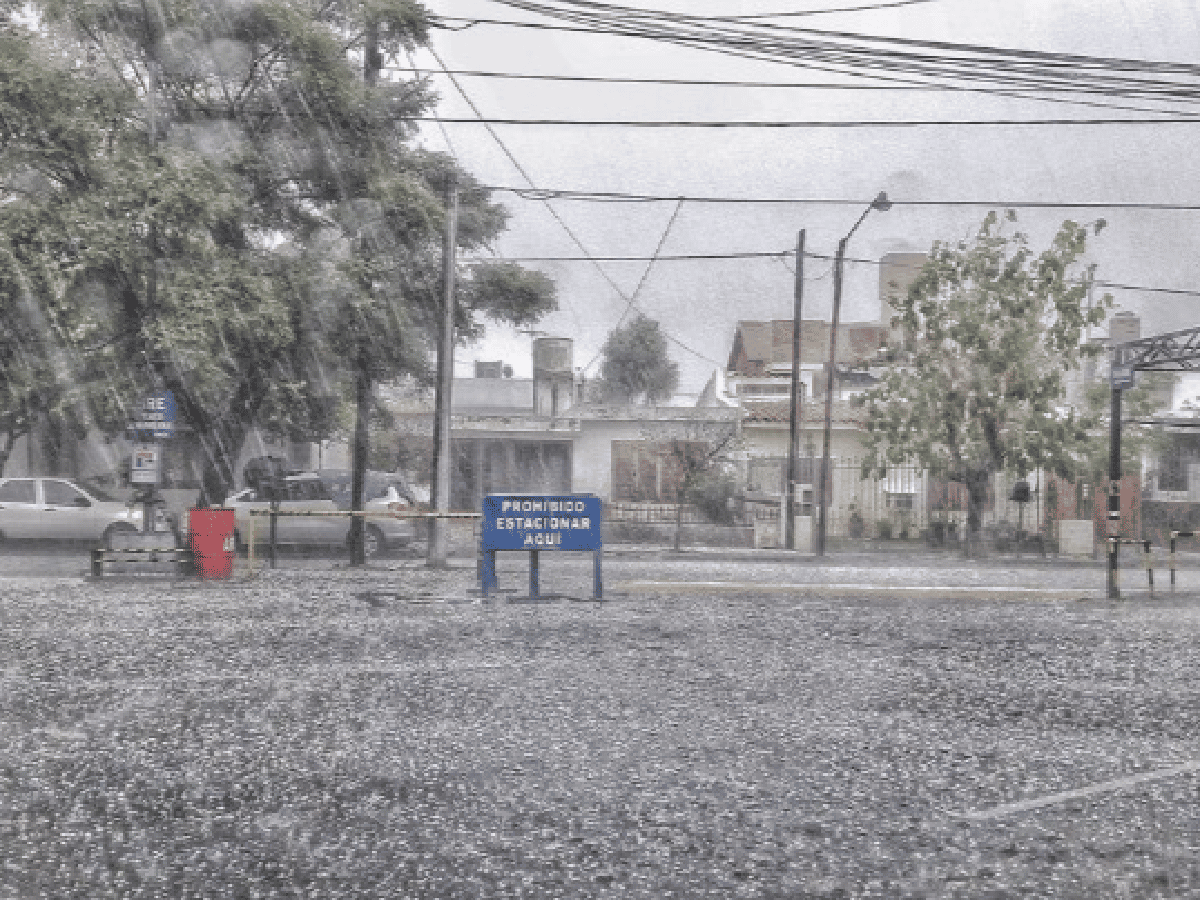 Fuerte tormenta de granizo y lluvia sobre Córdoba