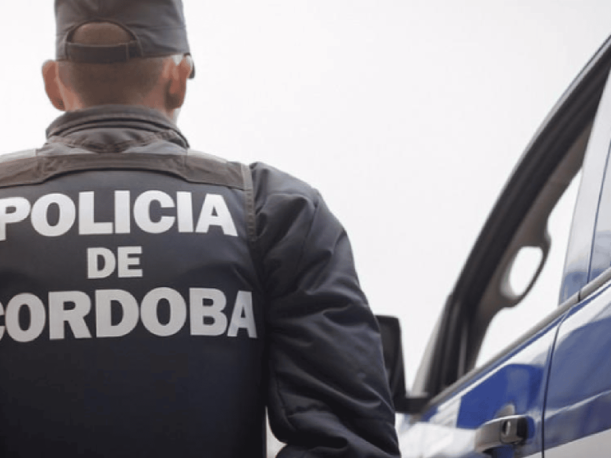 Prohíben el uso de teléfonos celulares y redes sociales a policías de Córdoba mientras estén de servicio