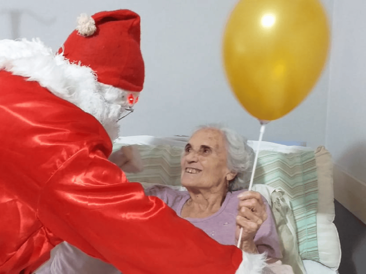 Papá Noel llegó antes para los pacientes de una clínica local