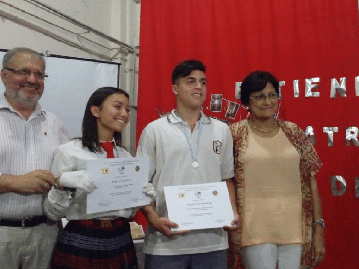 Club de Leones distinguió a alumnos solidarios del año 2017
